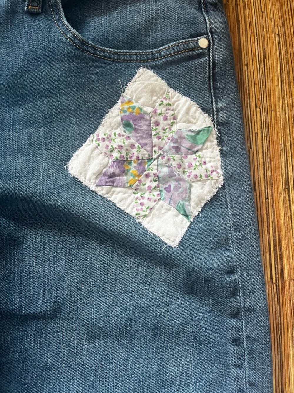 High-Rise Patchwork Jeans - Picture 3 of 6